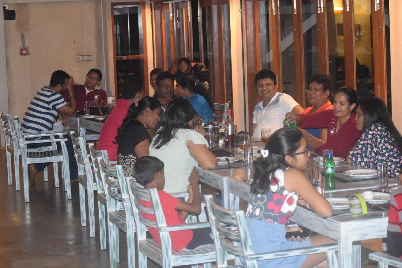 Olinia Airport Hotel Katunayake Exterior photo